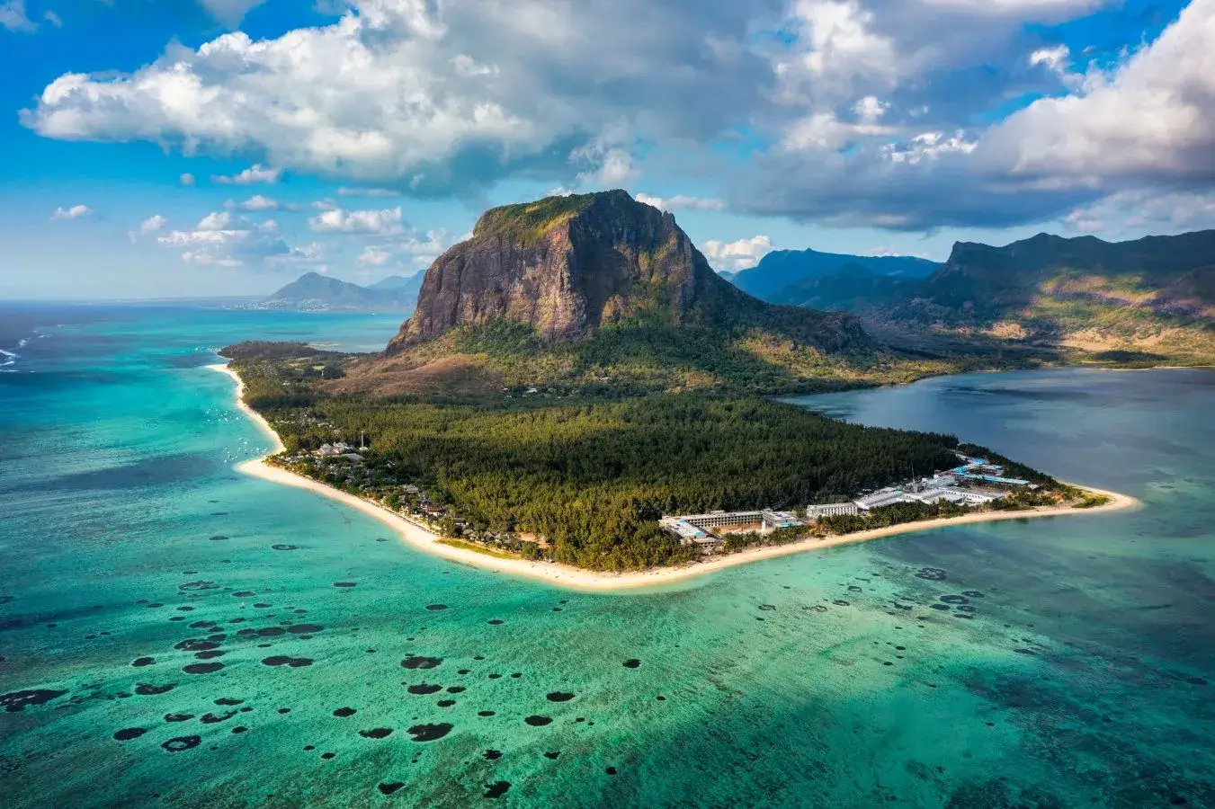 Mavricij-zaliv s pogledom na naravne znamenitosti