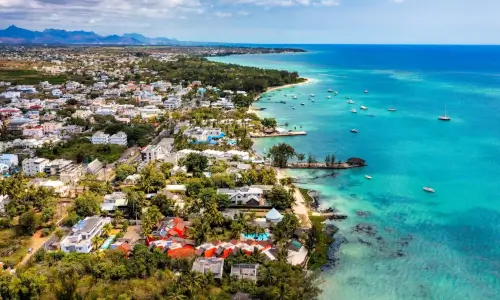 Mavricij-obmorsko del mesta s hotelskimi kompleksi