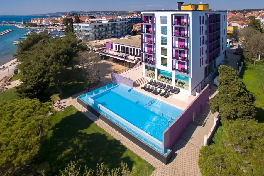 Biograd na Moru - hotel Adriatic - splošen pogled