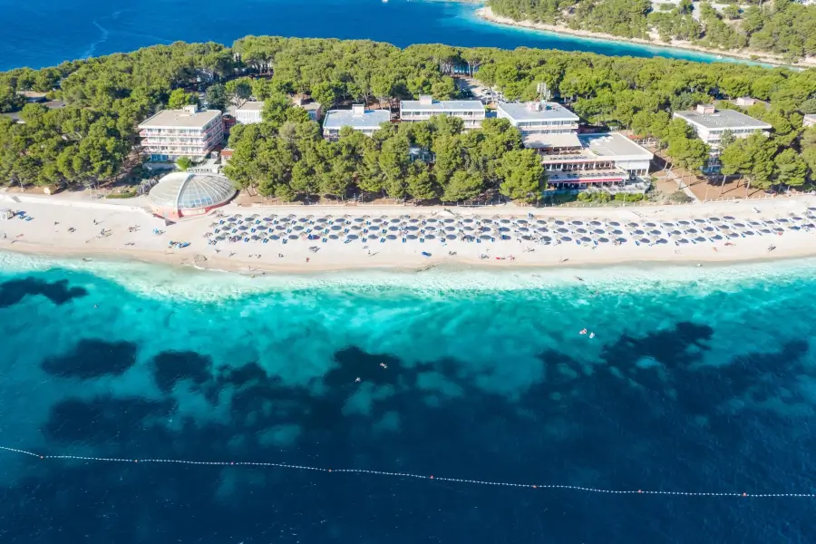 Primošten - hotel Zora - pozicija hotela