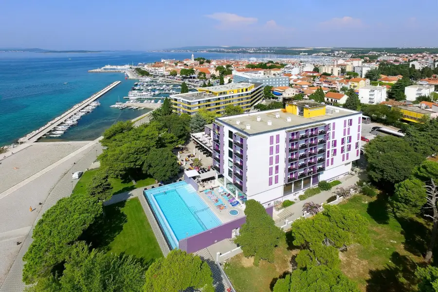 Biograd na Moru - hotel Adriatic - splošen pogled
