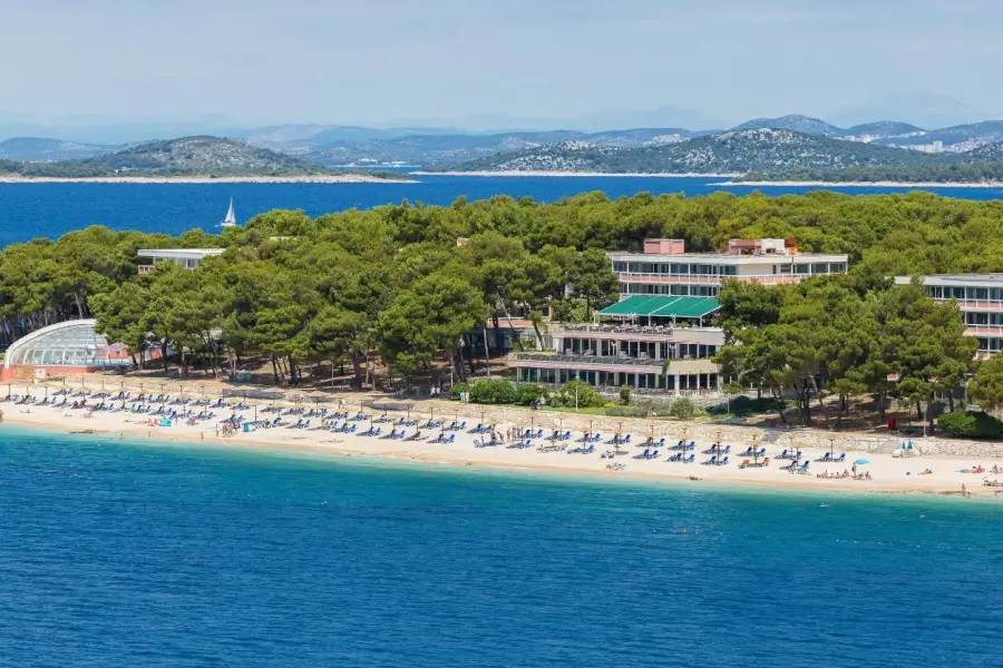 Primošten - hotel Zora - pozicija hotela