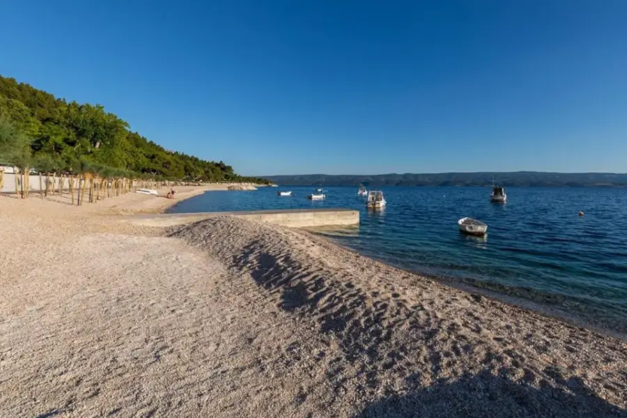 Omiš-Turistično naselje Brzet-Plaža