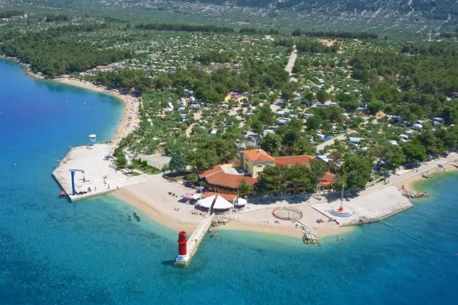 otok Cres - montažne hišice Kovačine - splošen pogled