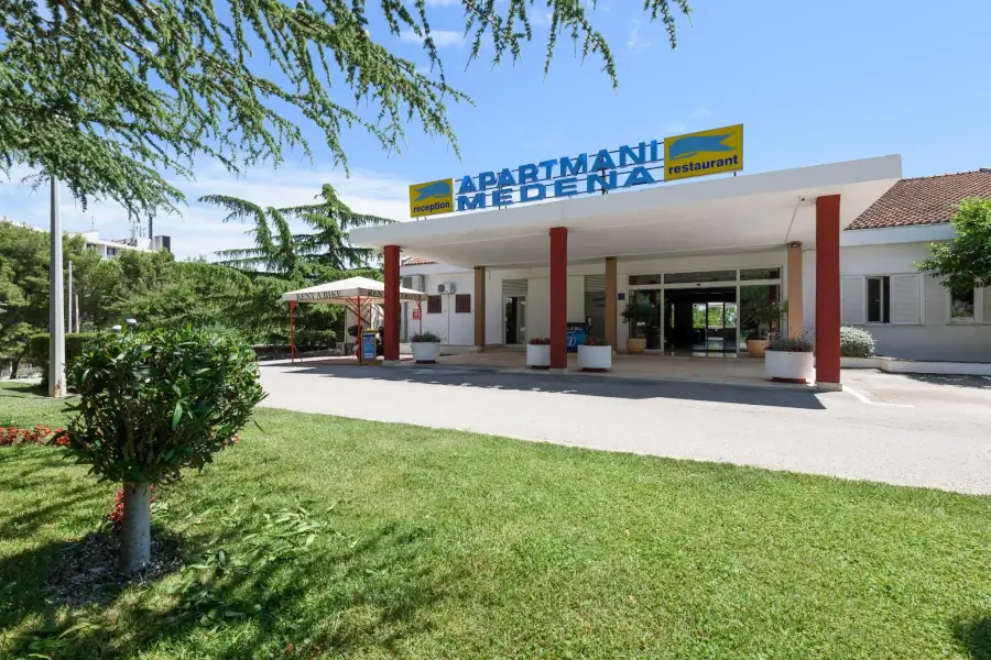 Trogir - apartmaji Medena - splošen pogled