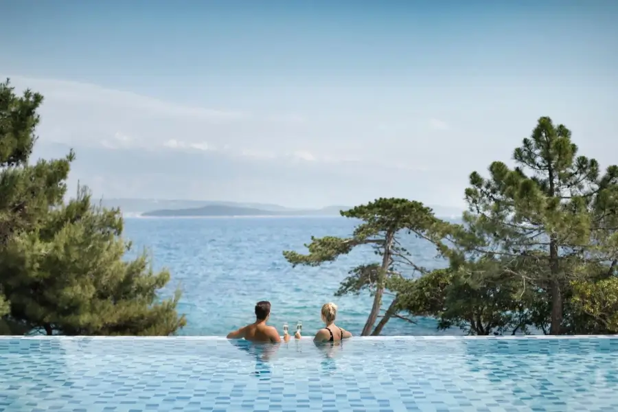 otok Rab - hotel Valamar Carolina - bazen