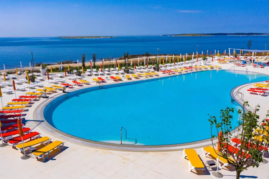 Pula - mobilne hišice Arena Grand Kažela - bazen