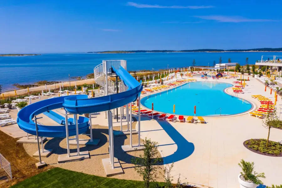 Pula - mobilne hišice Arena Grand Kažela - bazen