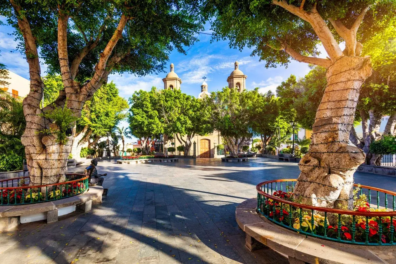 Gran Canaria-mestni park in cerkev